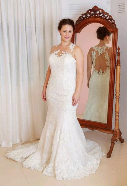 Stunning new lace wedding dress for sale