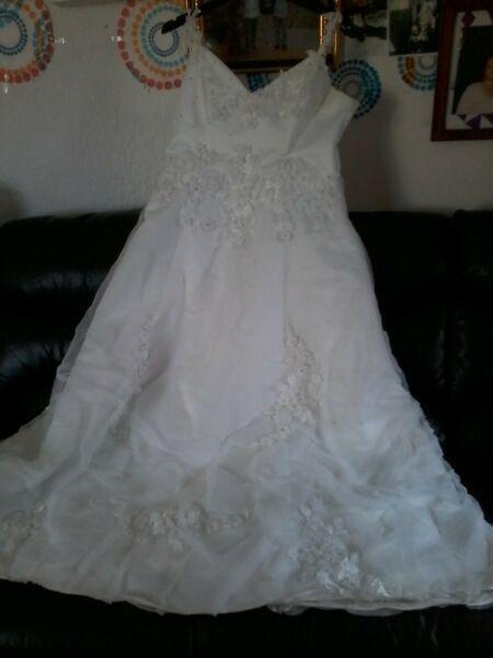 wedding dress for sale size 34/36