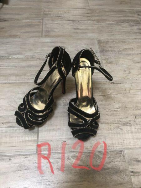 Urgent sale! Women’s shoes size 5