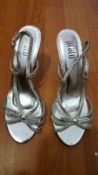 Ladies Silver Sandals (Size 4)