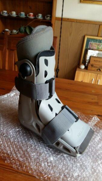 Moonboot Size Small (with pump) –R600