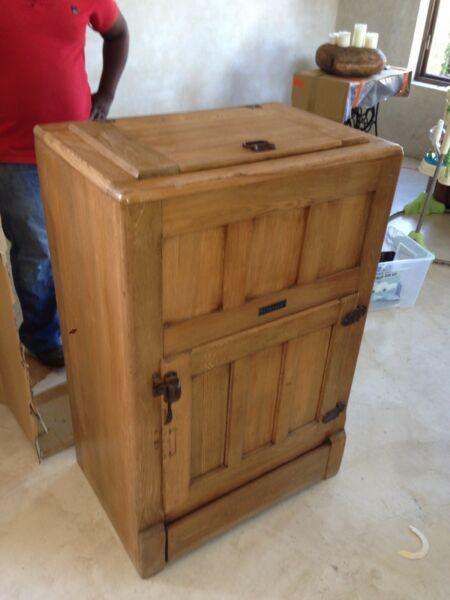 Oak fridge oak ice chest