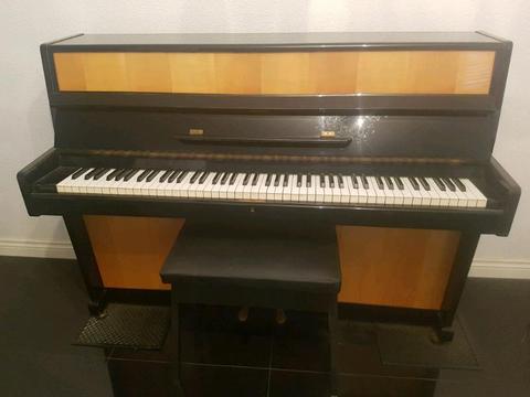 Fritz Kuhla 1872 Gloss Black Piano