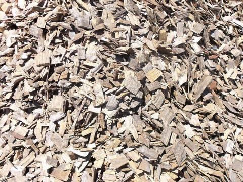 CLEAN WOOD CHIPS, BARK NUGGETS, POTTING SOIL, LAWN DRESSING, COMPOST AND TOP SOIL