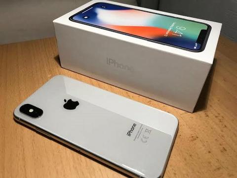 IPHONE X 64GB SILVER IN THE BOX ( TRADE INS WELCOME)