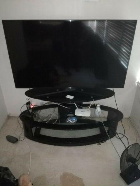 Samsung smart tv UA55KU7000k For sale 12000 neg