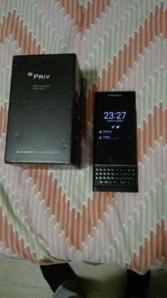 BlackBerry PRiV POWERED BY ANDROiD