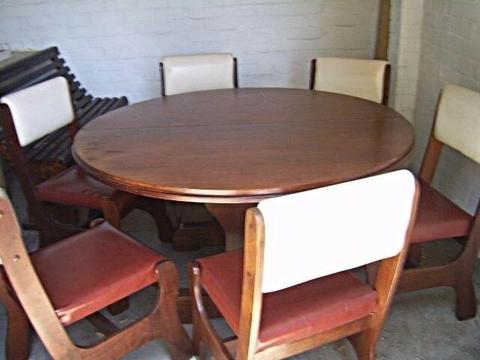 SOLID OAK ROUND TABLE WITH 6 SOLID OAK CHAIRS