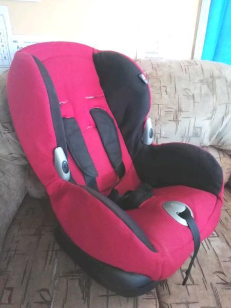 Reclining Maxi Cozi catseat 9-18kg