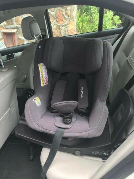Nuna Top of the range car seat and isofix