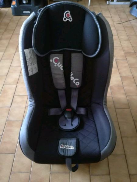 Cuddle Co Car Seat (0-18kgs) With 5 Point Harness, includes adjustable base