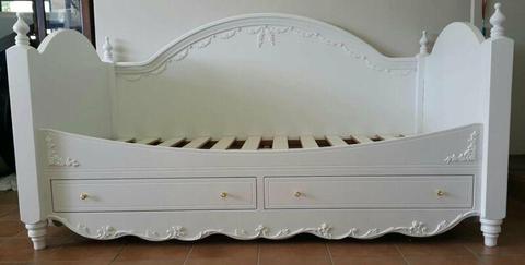 BEAUTIFUL DECORATED NEW SINGLE DAYBED - AVAILABLE IN ALL COLORS