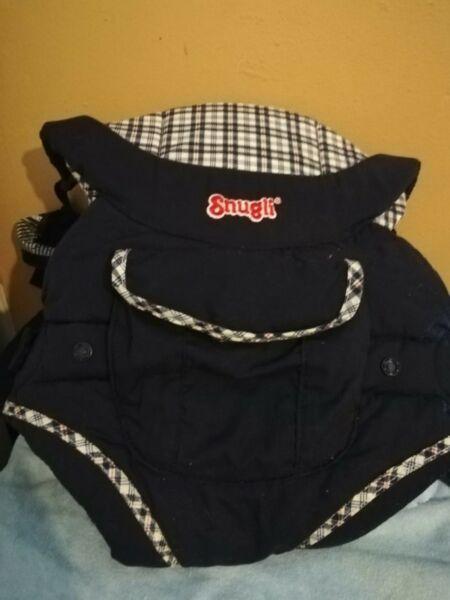 Snugly baby carrier excellent condition