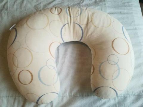 Breastfeeding support pillow