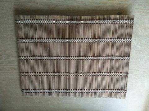 8 bamboo place mats
