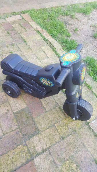 Black Scooter for toddlers, very good condition
