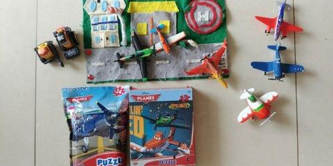 Die Cast Dusty airplanes toy (8) airport mat and (2) puzzles (bundle)