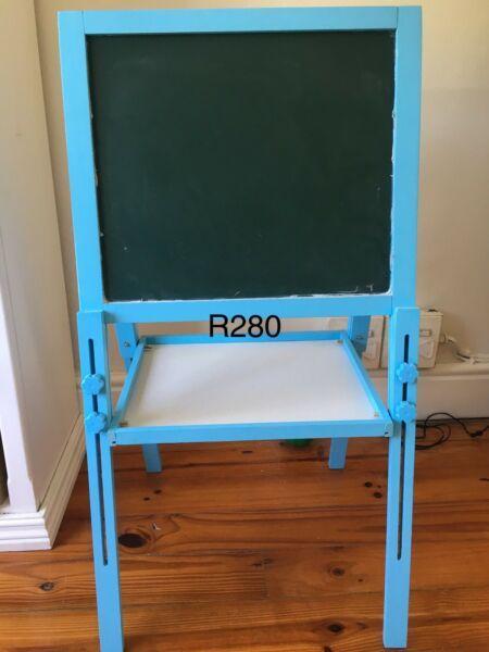 Jeronimo chalk and white board in excellent condition