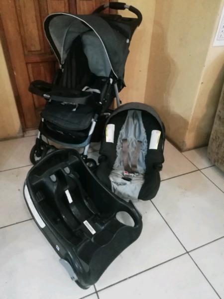 Graco travel system with base