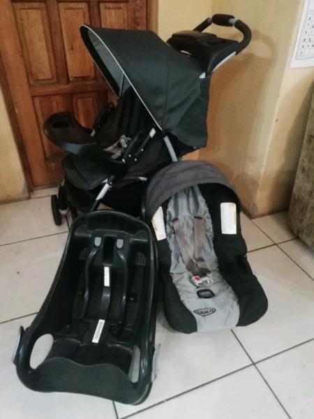 Graco travel system with base