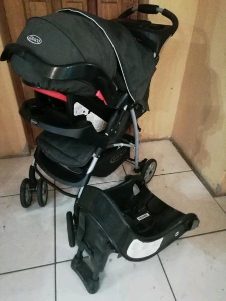 Graco travel system with base