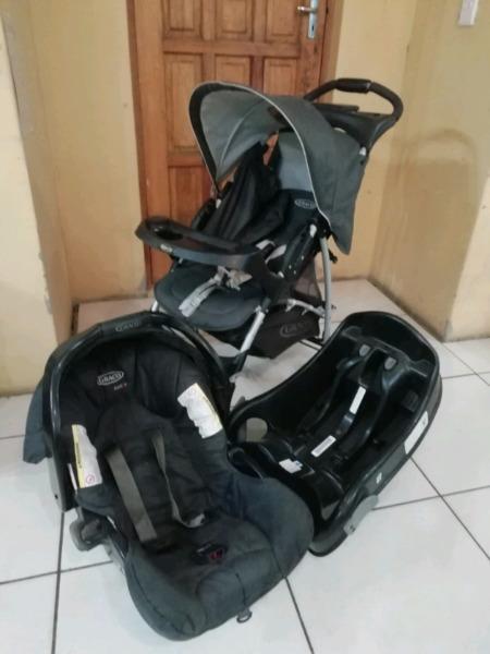 Graco travel system with base