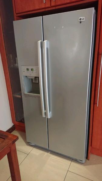 Lg side by side fridge /freezer & ice dispenser