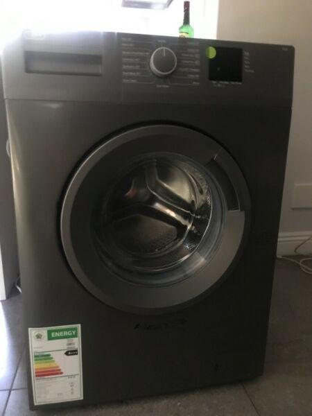 6kg silver washing machine R3200
