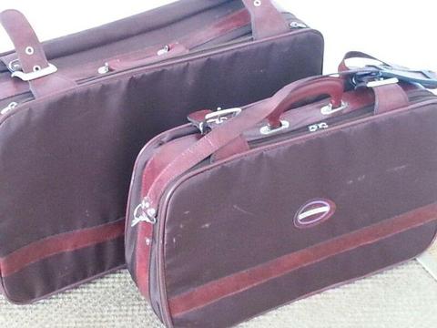 Monarch Airways matching travel suite case set in outstanding condition retro in design