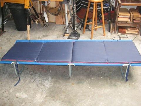 Camp stretcher with mattress