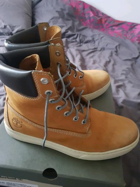 TIMBERLAND NEWMARKET SIZE 10UK R1500