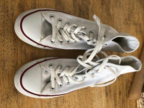 Converse All Star Size 7.5 Excellent condition