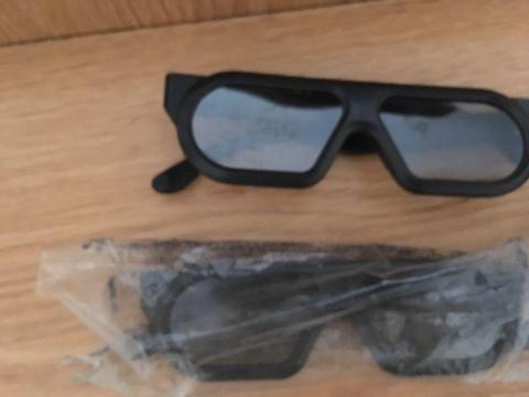 3D glasses free if you buy one of my other 400 items