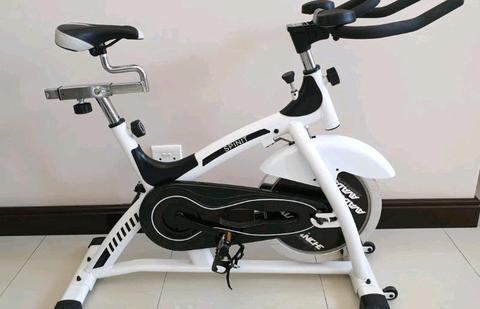 SPINIT SPINNING BIKE IN EXCELLENT CONDITION