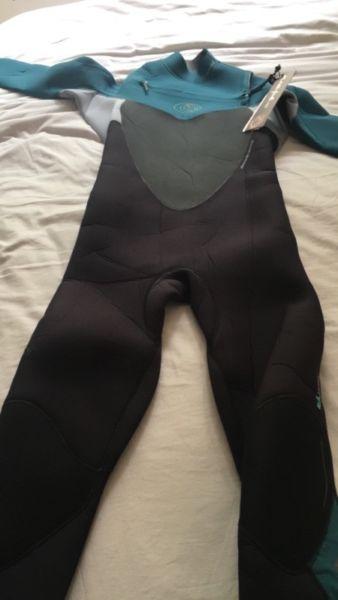 Ladies brand new Rip Curl 4.3 flash-bomb wetsuit size 12