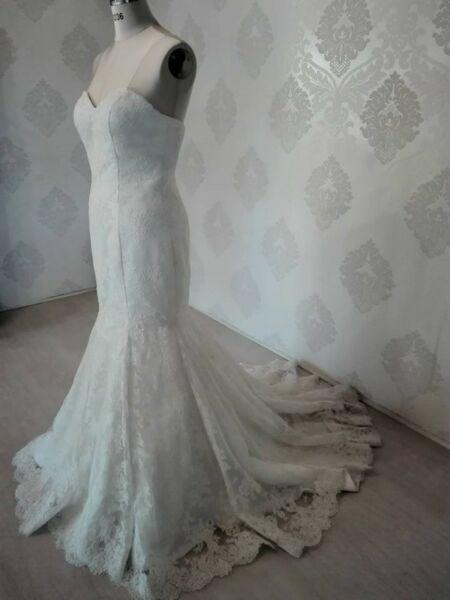 Oh my.... this dress is Lace perfection