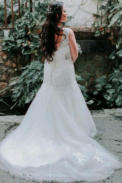 Lace wedding dress for sale