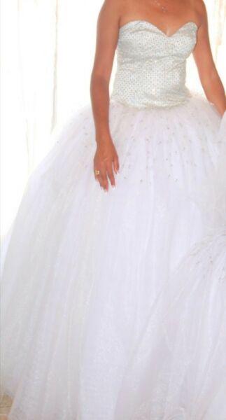 Beautiful Wedding dress for hire