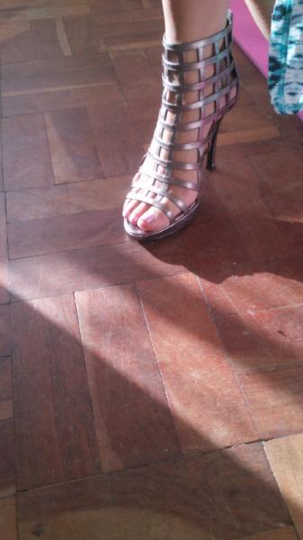Bronze heel