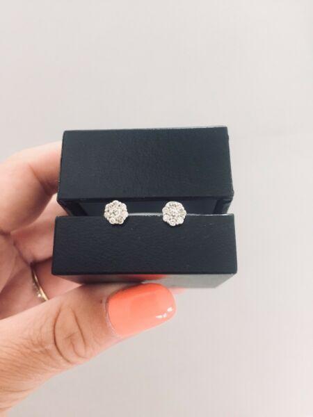 STUNNING diamond earrings!! NEW in box, with certificate valued at R15000!!!