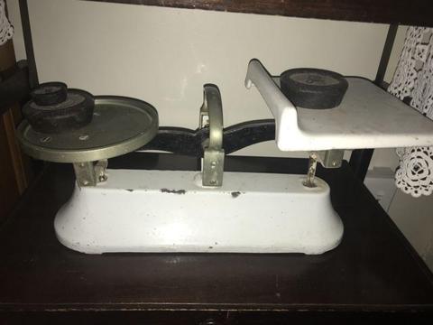 Antique scale with weights in pounds