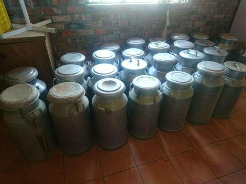 25 x 30l & 40l Aluminum milk cans good condition R12 500 for the lot Robertson