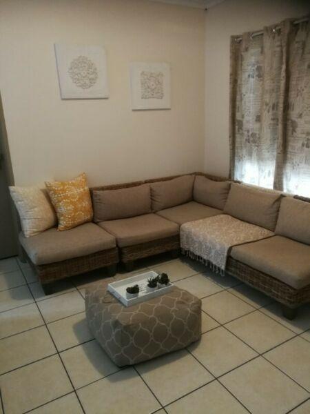 Corner couch unit