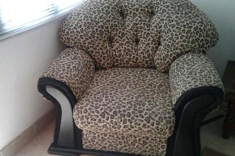 Couch set for sale R2800