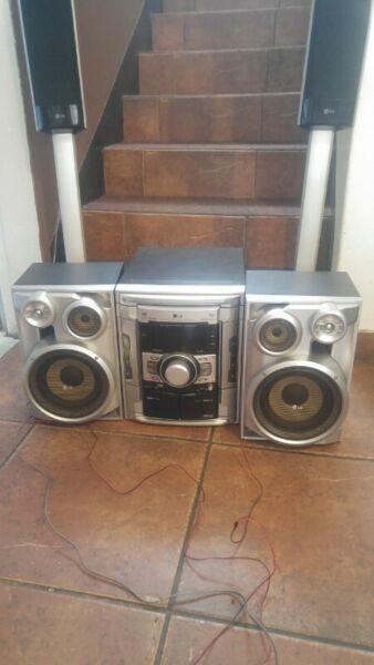 LG Hifi system with tall boy speakers