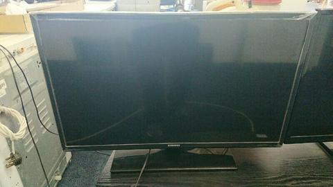 Samsung LED 32 inch TV with remote.1 Year warranty.Exellent condition.R2400.0842565986