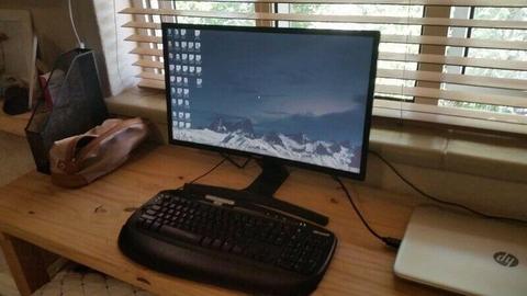 Samsung S24E510C 23.5" Full HD 16:9 Curved LED Backlit Monitor & Microsoft Keyboard