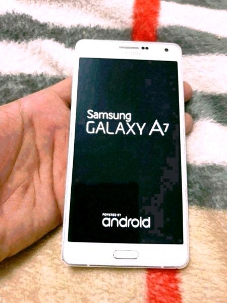 Samaung Galaxy A7 with finger prints