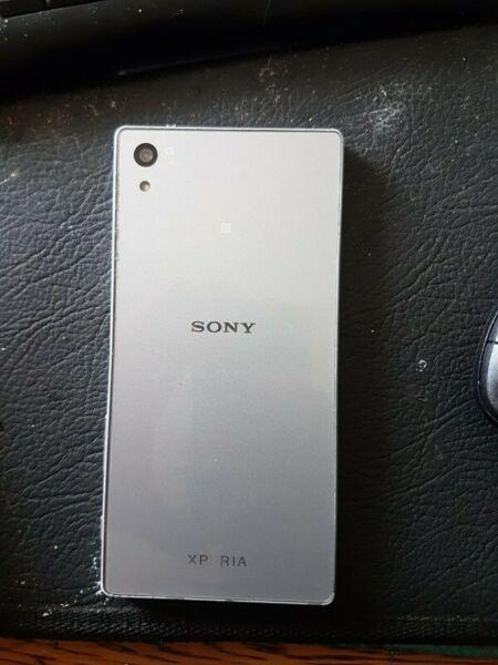 Sony Xperia Z5 (White/Silver)
