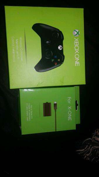 Xbox one v1 controllers and battery packs